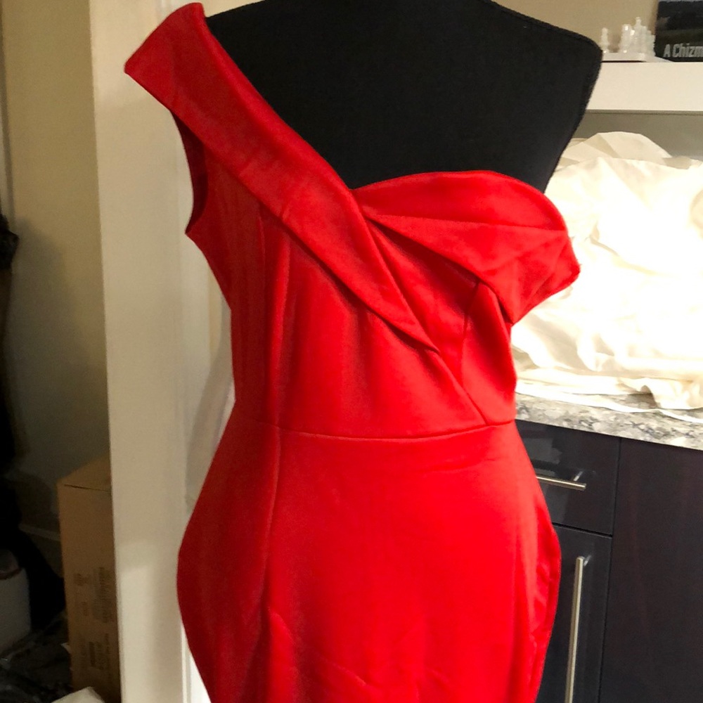 Red one shoulder flared bottom maxi - Picture 4 of 8